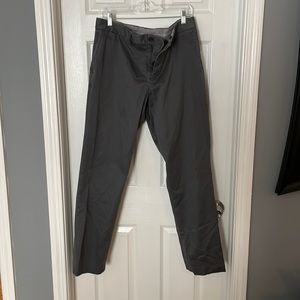 Buttoned Down gray chinos 33x32